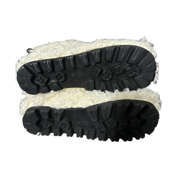 Off White Fuzzy Ankle Booties Slippers Size M NWOT - Picture 3 of 3